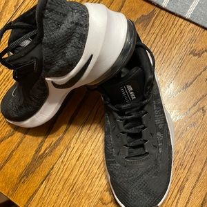 Nike air max infuriate girls size 5.5 youth